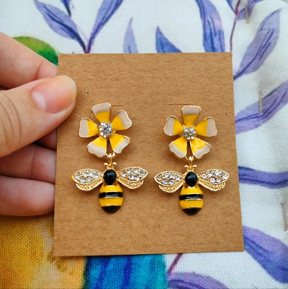 Avangarde Bee Cubic Zirconia Earrings - Picture 4 of 13